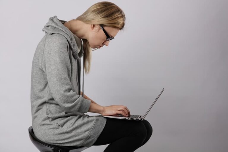 How to Fix Bad Posture Fast If You Sit at a Desk All Day